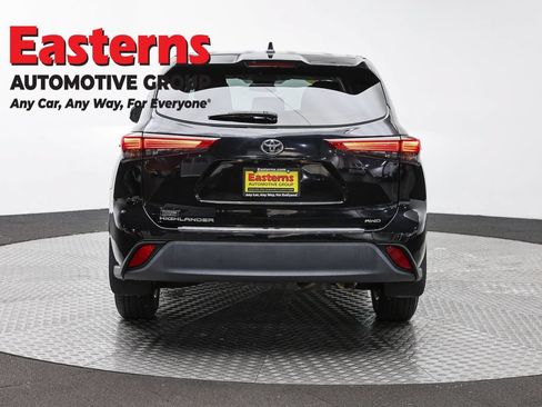 Used 2021 Toyota Highlander L AWD/4WD image 6