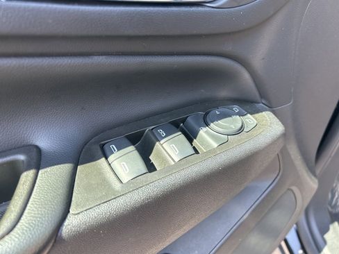 Used 2023 Chevrolet Equinox LT w/ Driver Convenience Package image 15