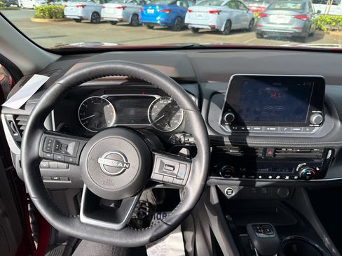 Used 2023 Nissan Rogue SV w/ SV Premium Package image 8