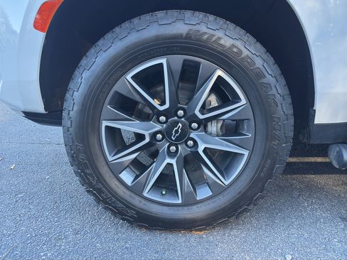 Used 2023 Chevrolet Suburban Z71 image 36