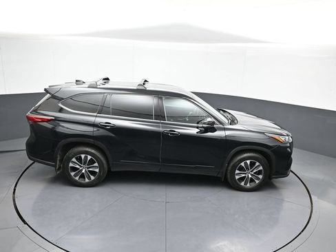 Certified 2020 Toyota Highlander XLE AWD/4WD image 39