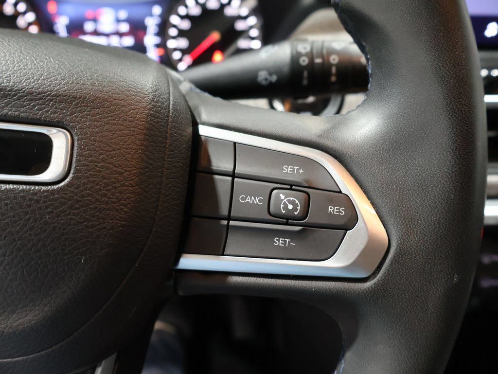 Certified 2022 Jeep Compass Latitude AWD/4WD image 35