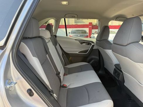 Used 2025 Toyota RAV4 XLE FWD image 31
