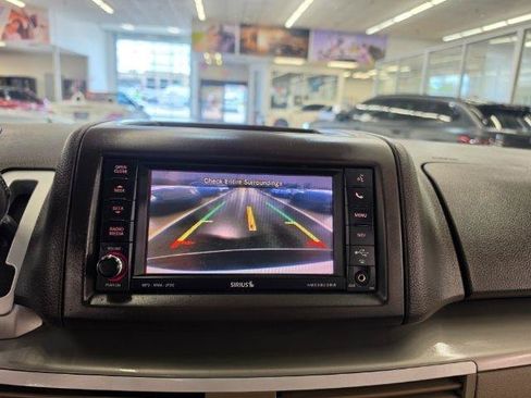 Used 2011 Volkswagen Routan SEL FWD image 24