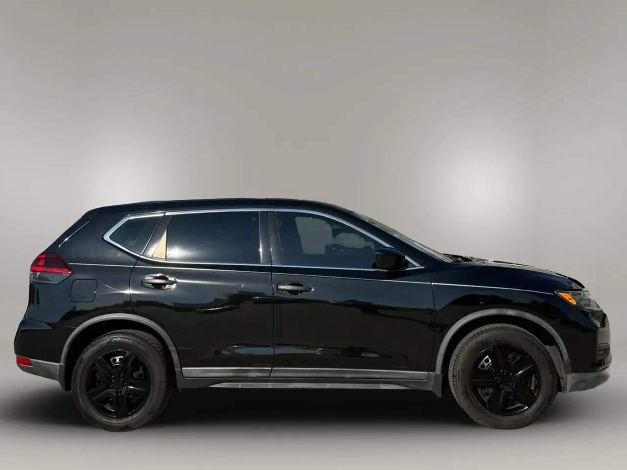 Used 2018 Nissan Rogue S FWD image 7