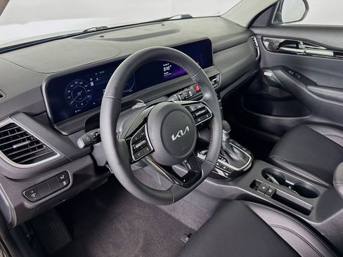 Used 2024 Kia Seltos SX w/ SX Sunroof Package image 8