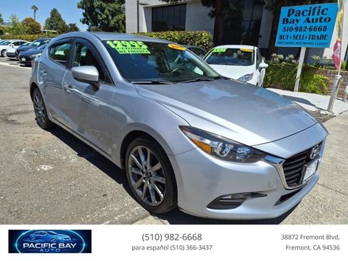 Used 2018 MAZDA MAZDA3 Touring FWD image 1