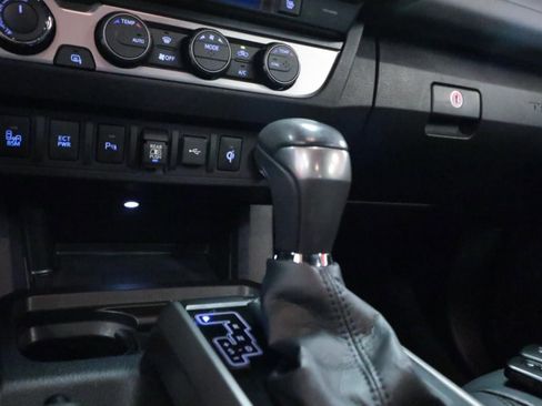 Used 2021 Toyota Tacoma Limited image 18