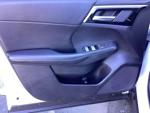 Used 2024 Mitsubishi Outlander SE Black Edition image 26