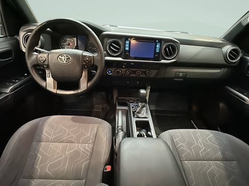 Used 2017 Toyota Tacoma TRD Off-Road AWD/4WD image 23