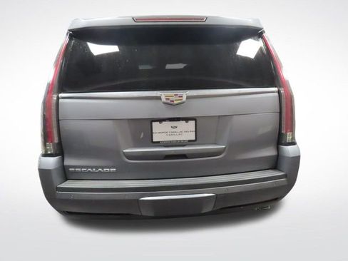 Used 2019 Cadillac Escalade Luxury image 4