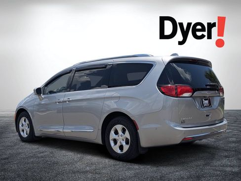 Used 2017 Chrysler Pacifica Touring-L Plus w/ Advanced Safetytec Group FWD image 6