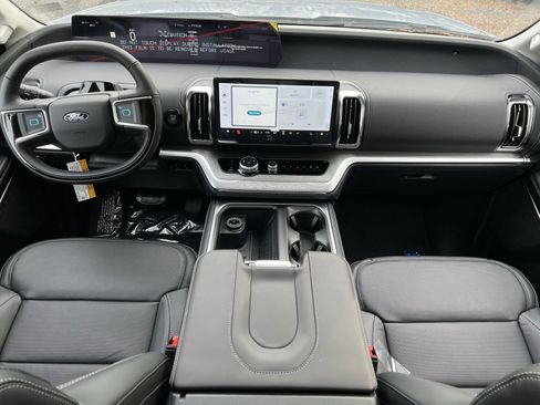 New 2025 Ford Expedition Platinum w/ Driver's Package image 23