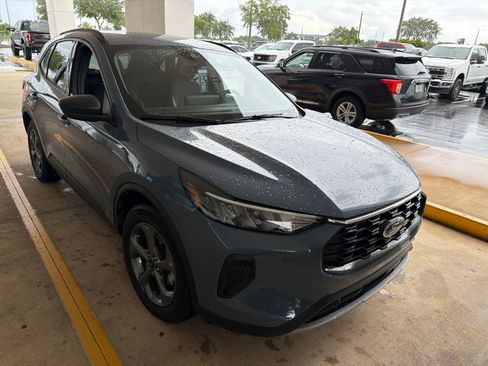 Used 2025 Ford Escape ST-Line w/ Equipment Group 301A FWD image 1