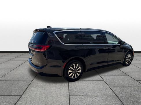 Used 2024 Chrysler Pacifica Limited FWD image 5