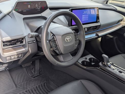 Used 2025 Toyota Prius XLE image 14