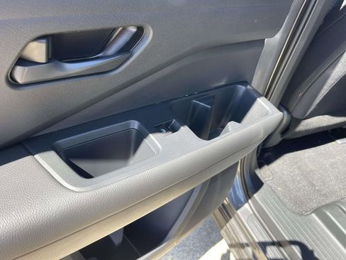 Used 2024 Nissan Pathfinder S image 13