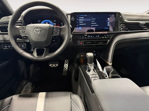 New 2026 Toyota Camry Hybrid FWD image 10