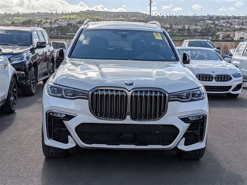Used 2020 BMW X7 M50i image 3