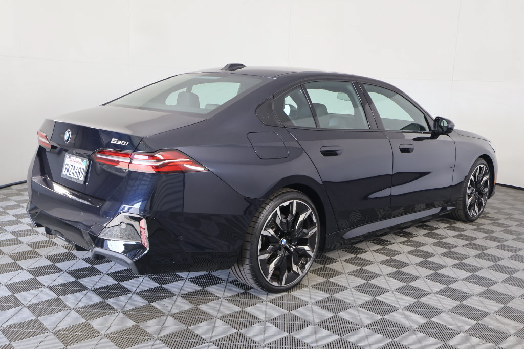 Used 2026 BMW 530i w/ M Sport Package RWD image 4