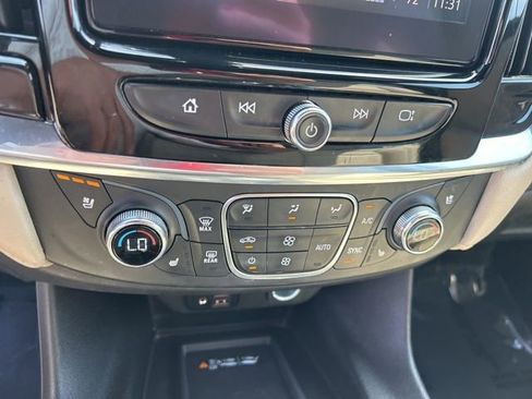 Used 2023 Chevrolet Traverse Premier FWD image 25
