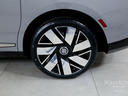 New 2026 Rolls-Royce Cullinan image 41