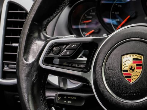 Used 2016 Porsche Cayenne AWD/4WD image 17