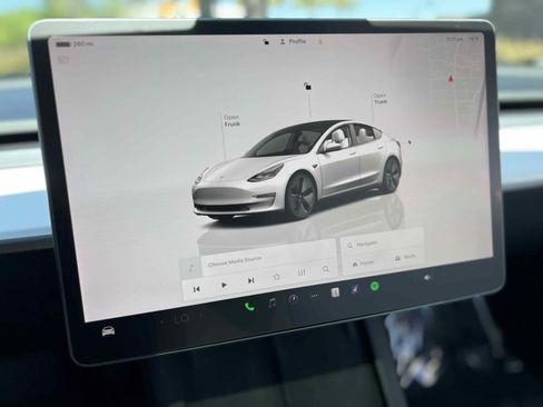 Used 2023 Tesla Model 3 Standard Range image 7