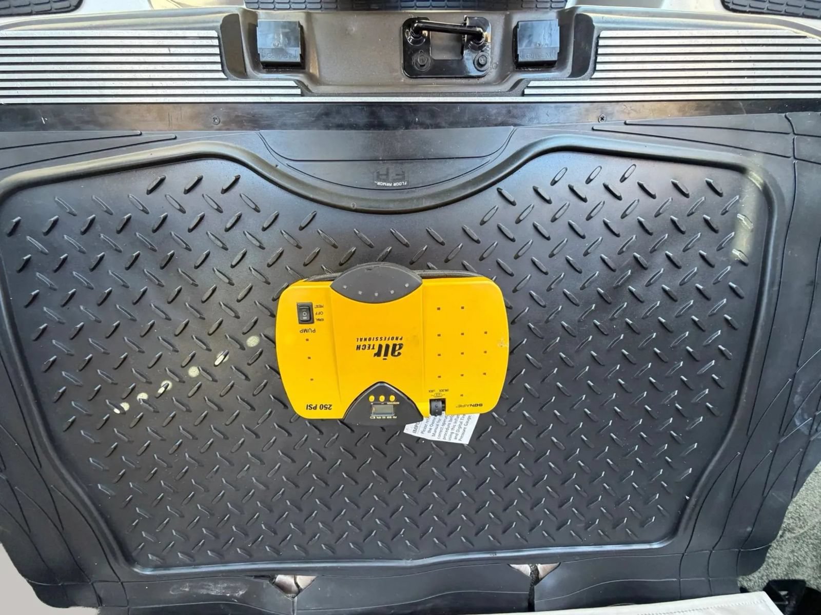 Used 2015 Chevrolet Express 2500 RWD image 49
