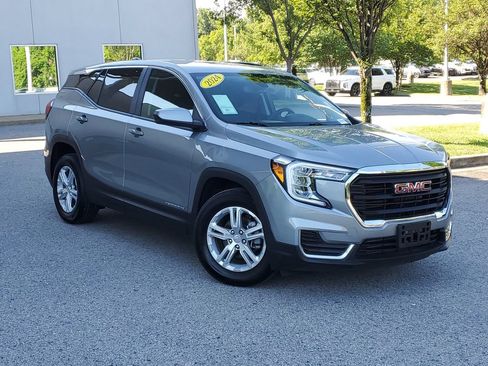 Used 2024 GMC Terrain SLE FWD image 32