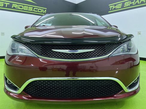 Used 2019 Chrysler Pacifica Touring-L FWD image 3
