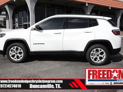 New 2026 Jeep Compass Latitude image 2