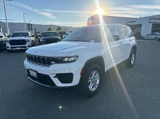 Used 2023 Jeep Grand Cherokee Laredo video 2