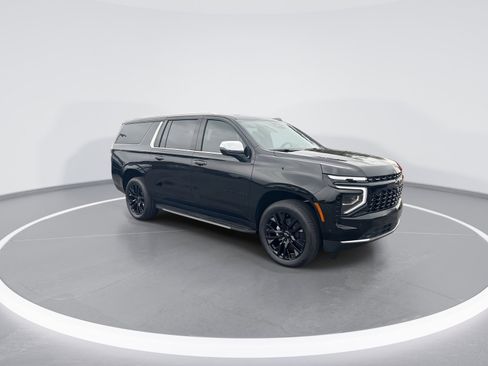 New 2026 Chevrolet Suburban Premier image 2