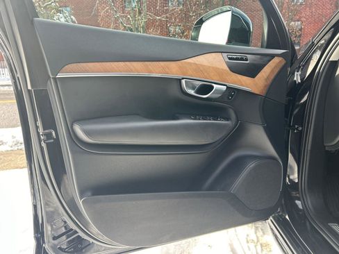 Used 2023 Volvo XC90 B5 Plus w/ Protection Package Premier image 9