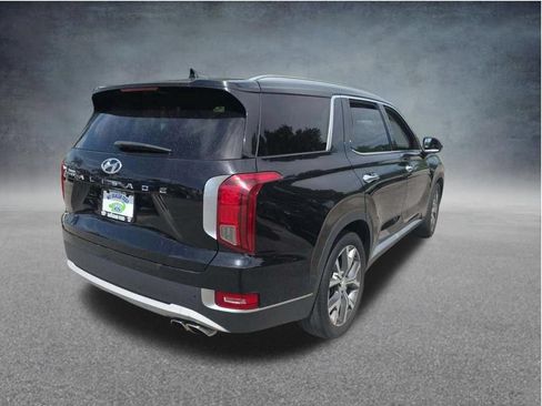Used 2022 Hyundai Palisade SEL w/ Premium Package FWD image 2