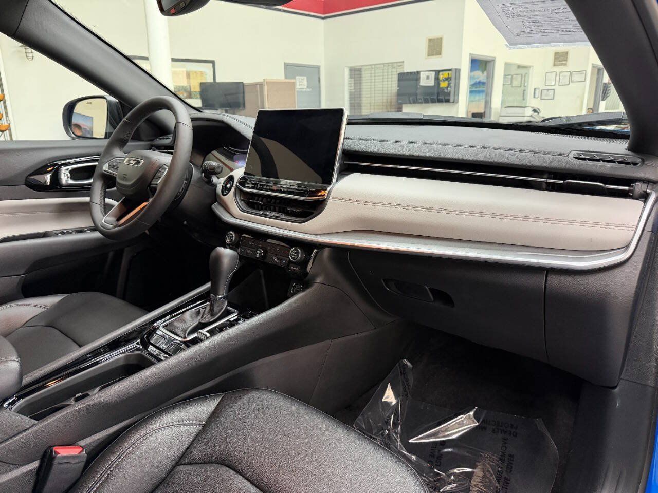 Used 2026 Jeep Compass Limited AWD/4WD image 18