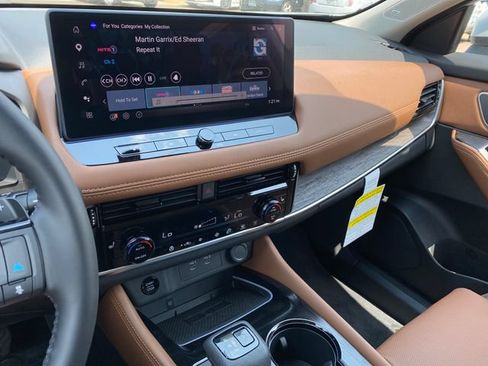 New 2026 Nissan Rogue Platinum AWD/4WD image 17