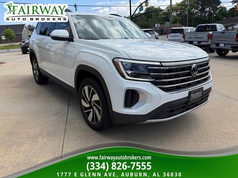 Used 2025 Volkswagen Atlas SE AWD/4WD image 40