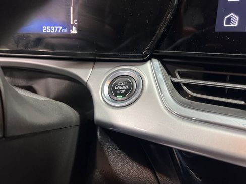 Used 2025 Chevrolet Trax LT image 32