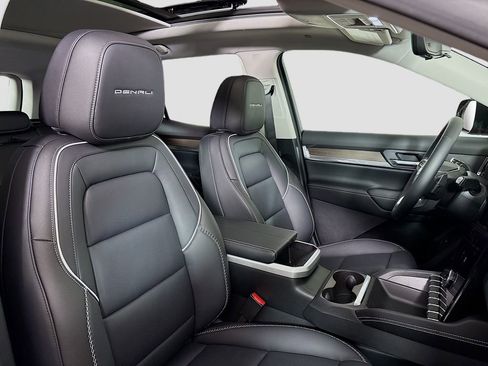 New 2026 GMC Terrain Denali w/ LPO, Black Badging Package image 28