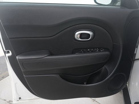 Used 2015 Kia Soul image 19