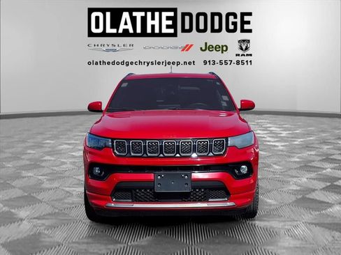 Used 2023 Jeep Compass Limited image 31
