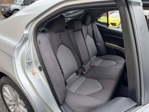 Used 2018 Toyota Camry LE FWD image 16