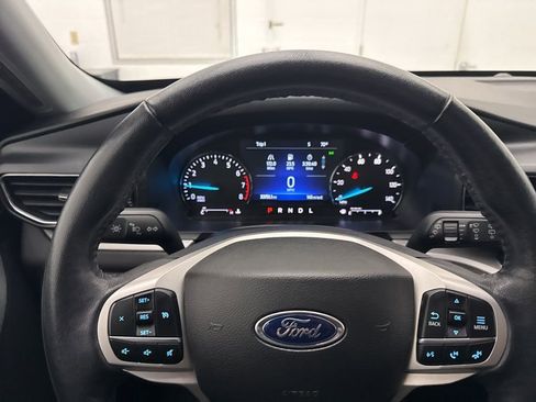 Used 2022 Ford Explorer XLT image 22