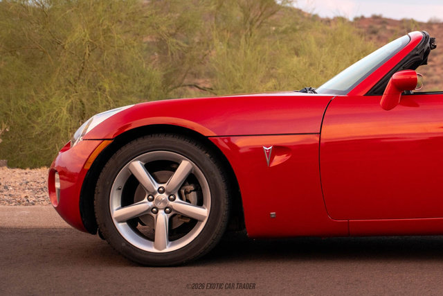 Used 2009 Pontiac Solstice Coupe RWD image 4