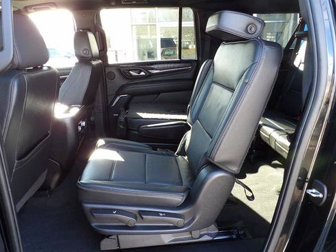 Certified 2022 GMC Yukon XL Denali w/ Denali Premium Package AWD/4WD image 31