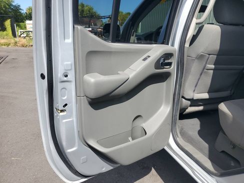Used 2020 Nissan Frontier SV RWD image 16