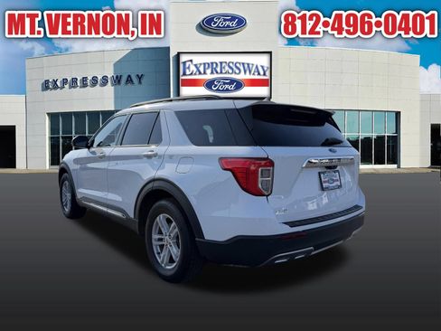 Used 2024 Ford Explorer XLT w/ Equipment Group 202A RWD image 9