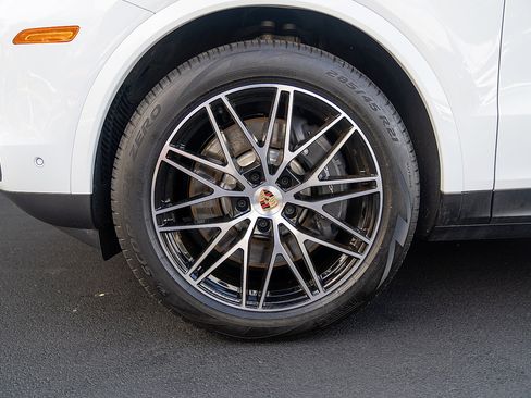Certified 2026 Porsche Cayenne E-Hybrid Coupe AWD/4WD image 25
